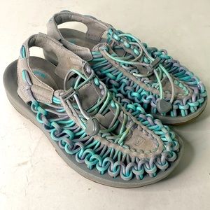 Keen sandals size 6 blue & gray